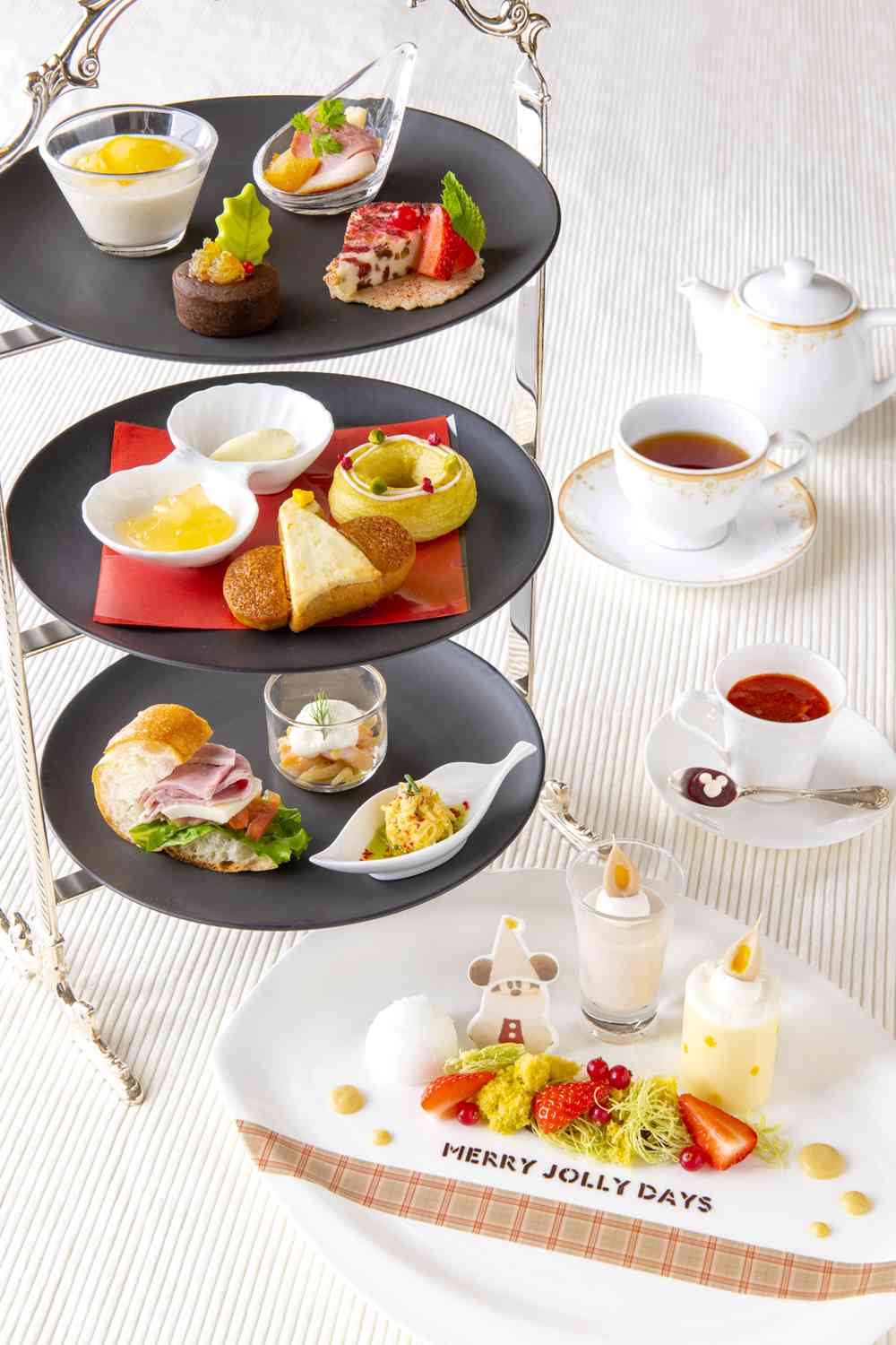 [Official]“Disney Christmas” Afternoon Tea Set | Tokyo Disneyland Hotel ...