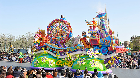 東京ディズニーランドの新しいデイパレード「ハピネス・イズ・ヒア」をもっと楽しもう！のイメージ