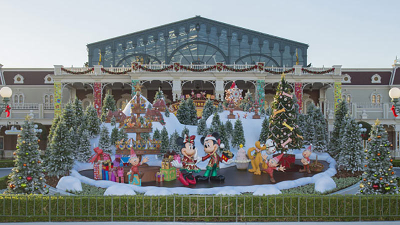 公式 クリスマスイベント真っ盛りのパークで出会うキャストは 東京ディズニーリゾート ブログ 東京ディズニーリゾート