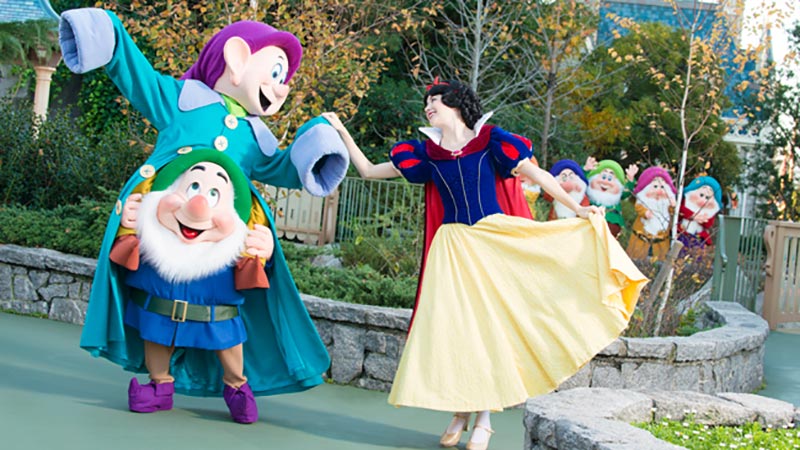 ディズニーランド Disney 白雪姫と七人のこびと 置物 - キッチン/食器