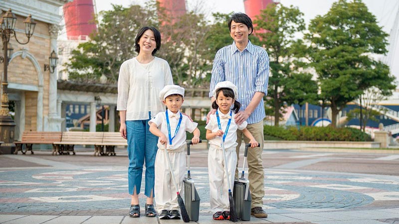 公式】お子さまたちの夏休みの思い出作りに、パークでキャスト体験は