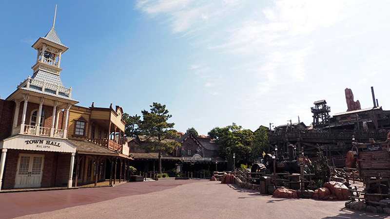 東京ディズニーランド 限定　ジグソーパズル　廃盤　ウエスタンランド　タウンホール 公式】時間や季節によって変わる、東京ディズニーリゾートのいろんな