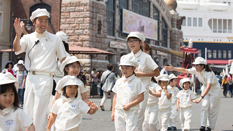 公式】パークでこんな光景を見たことがありますか？｜東京ディズニー