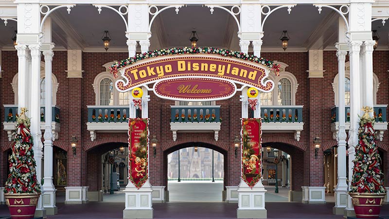 東京ディズニーランドと東京ディズニーシーは、11月10日（火）からクリスマスらしい華やかな装いに！のイメージ