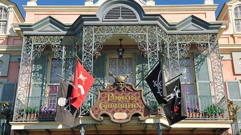公式】荒くれ者の海賊と優雅な邸宅の関係｜東京ディズニーリゾート