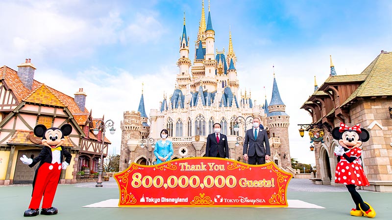 「東京ディズニーランド」と「東京ディズニーシー」は本日累計8億人のゲストをお迎えいたしましたのイメージ