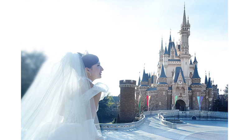 夢が現実に！シンデレラ城で叶う憧れの結婚式のイメージ