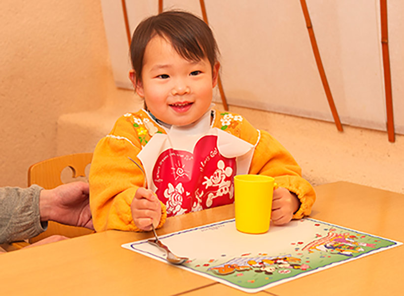 公式】かわいい！！レストランのお子様用アイテム♪｜東京ディズニー