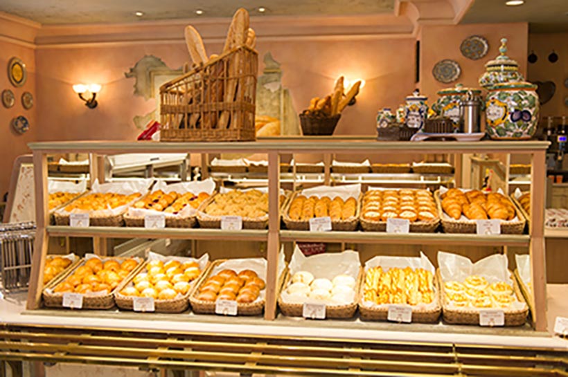「マンマ・ビスコッティーズ・ベーカリー」店内のパンの画像