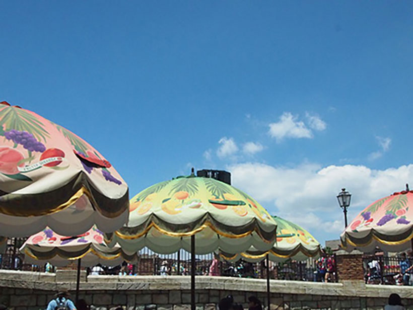 東京ディズニーシーの「ディズニー・サマーフェスティバル」デコレーションの画像