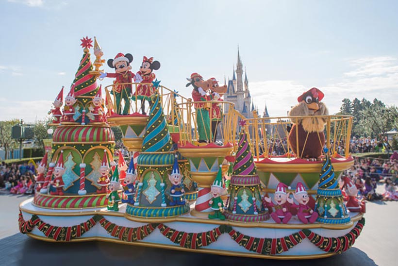 「ディズニー・サンタヴィレッジ・パレード」のミッキーとミニーたちの画像