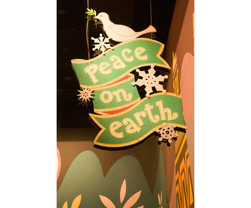 Peace on earthと書かれた看板の画像