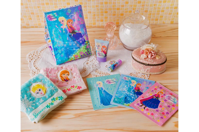 パステルカラーを基調としたアナとエルサのグッズ画像