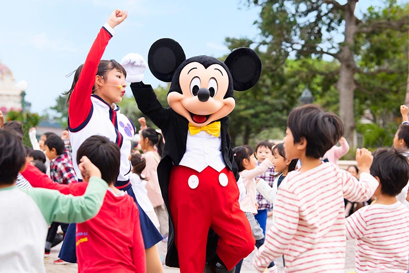 公式】ディズニーの仲間たちと一緒に「ジャンボリミッキー！」を踊ろう ...