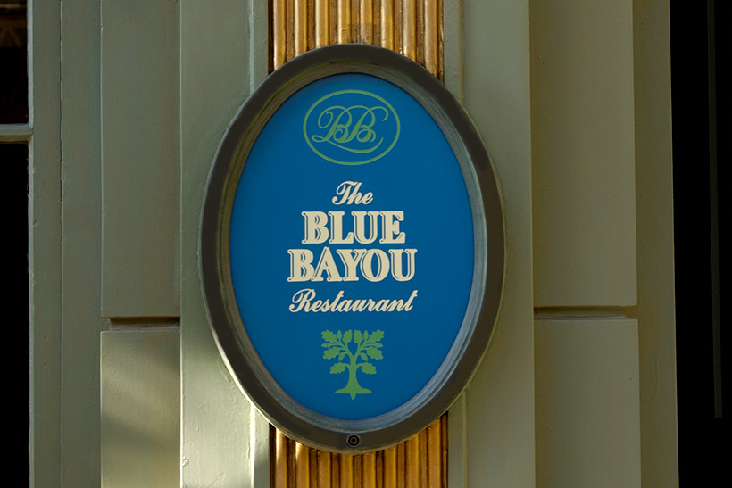 「ブルーバイユー・レストラン」の看板画像