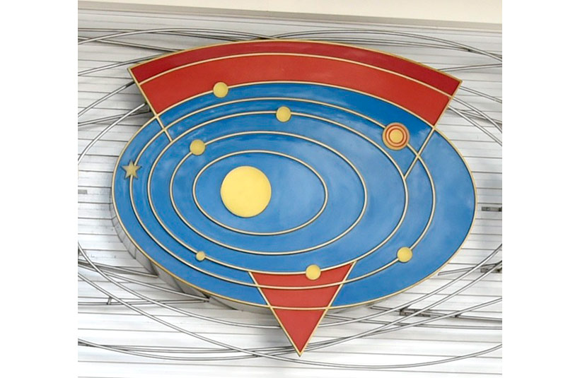 ピザの1ピースと太陽系の惑星がデザインされている画像