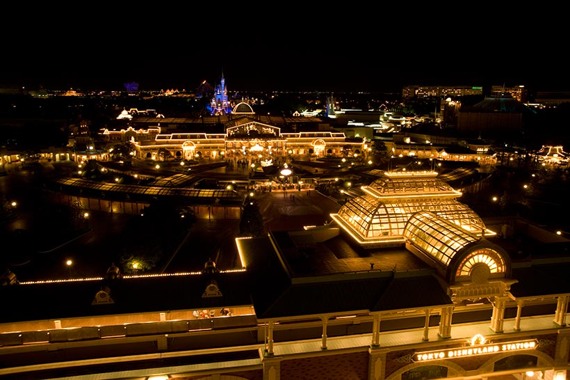「ウォルト・ディズニー・スイート」から見える東京ディズニーランドの夜景画像