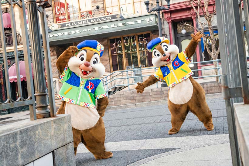 公式】今日はチップとデールのスクリーンデビューの日♪｜東京 ...