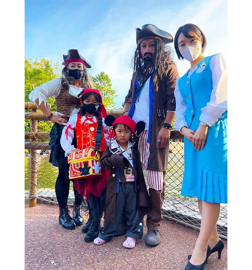 海賊の仮装を楽しまれていたご家族の画像