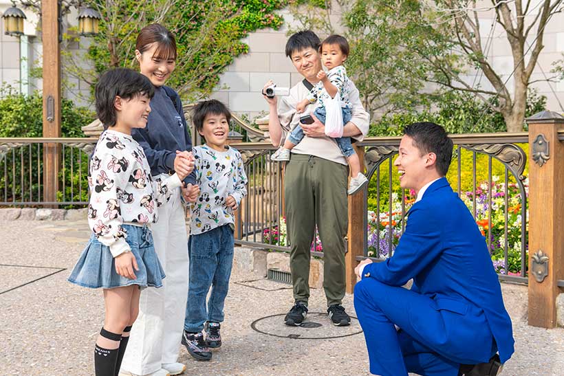 めいちゃんとご家族のみなさんと柴田さんの画像