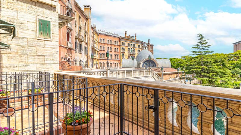 image of https://media1.tokyodisneyresort.jp/images/adventure/dh_room/2298_roomfree__image_1_1_en.jpg?mod=202511101018142