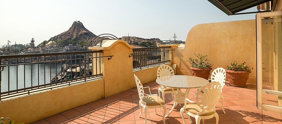 image of Terrace Room (Harbor View)4