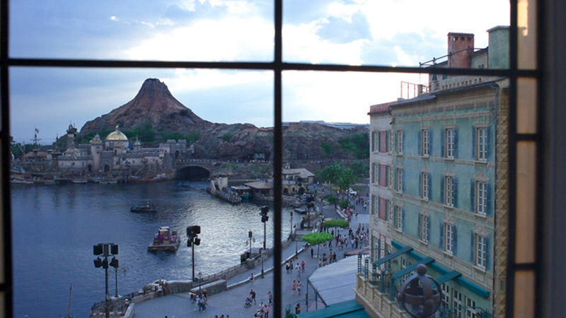 image of https://media1.tokyodisneyresort.jp/images/adventure/dh_room/821_roomfree__image_1_1_en.jpg?mod=202412251016322