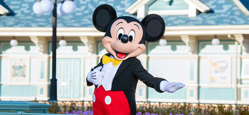image of In front of Main Street House (Disney Character Greeting)1