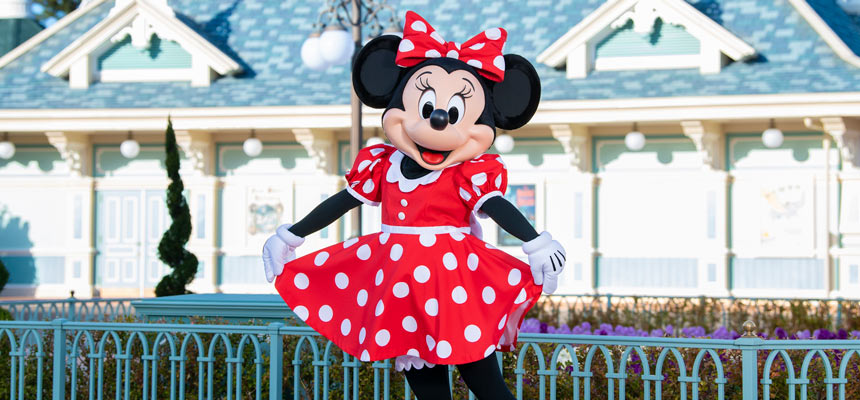 image of In front of Main Street House (Disney Character Greeting)1