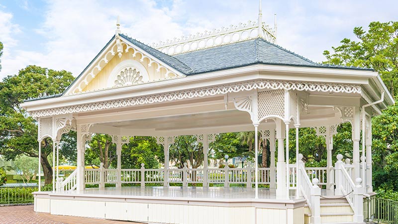 image of In front of Plaza Pavilion Bandstand (Disney Character Greeting)