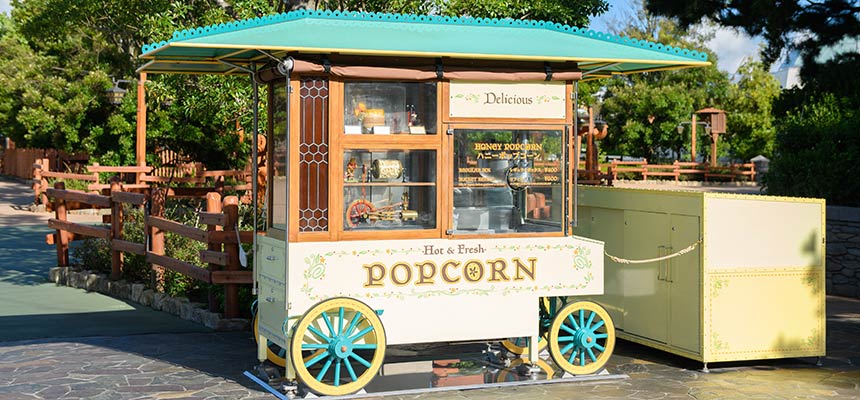 image of In front of Pooh’s Hunny Hunt (Popcorn wagon)1