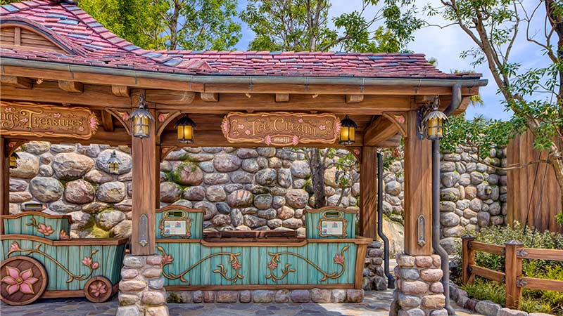 image of Ice cream wagon (Next to Springs Treasures)