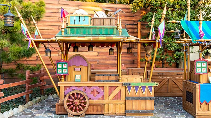 image of Ice cream wagon (Next to Fantasyland Forest Theatre)	