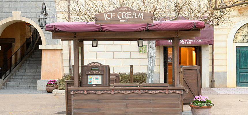 image of Ice cream wagon (In front of Central First Aid)1