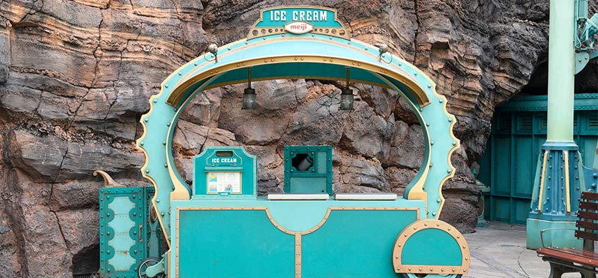 image of Ice cream wagon (Next to Nautilus Gifts)1