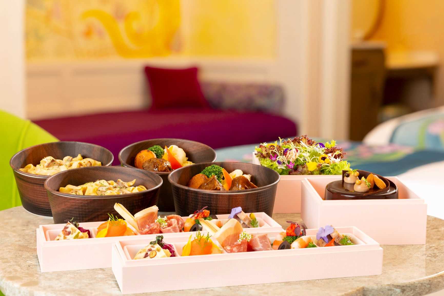 東京ディズニーシー・ファンタジースプリングスホテル「客室内でお楽しみいただけるテイクアウトメニュー」の内容を更新しました。のイメージ