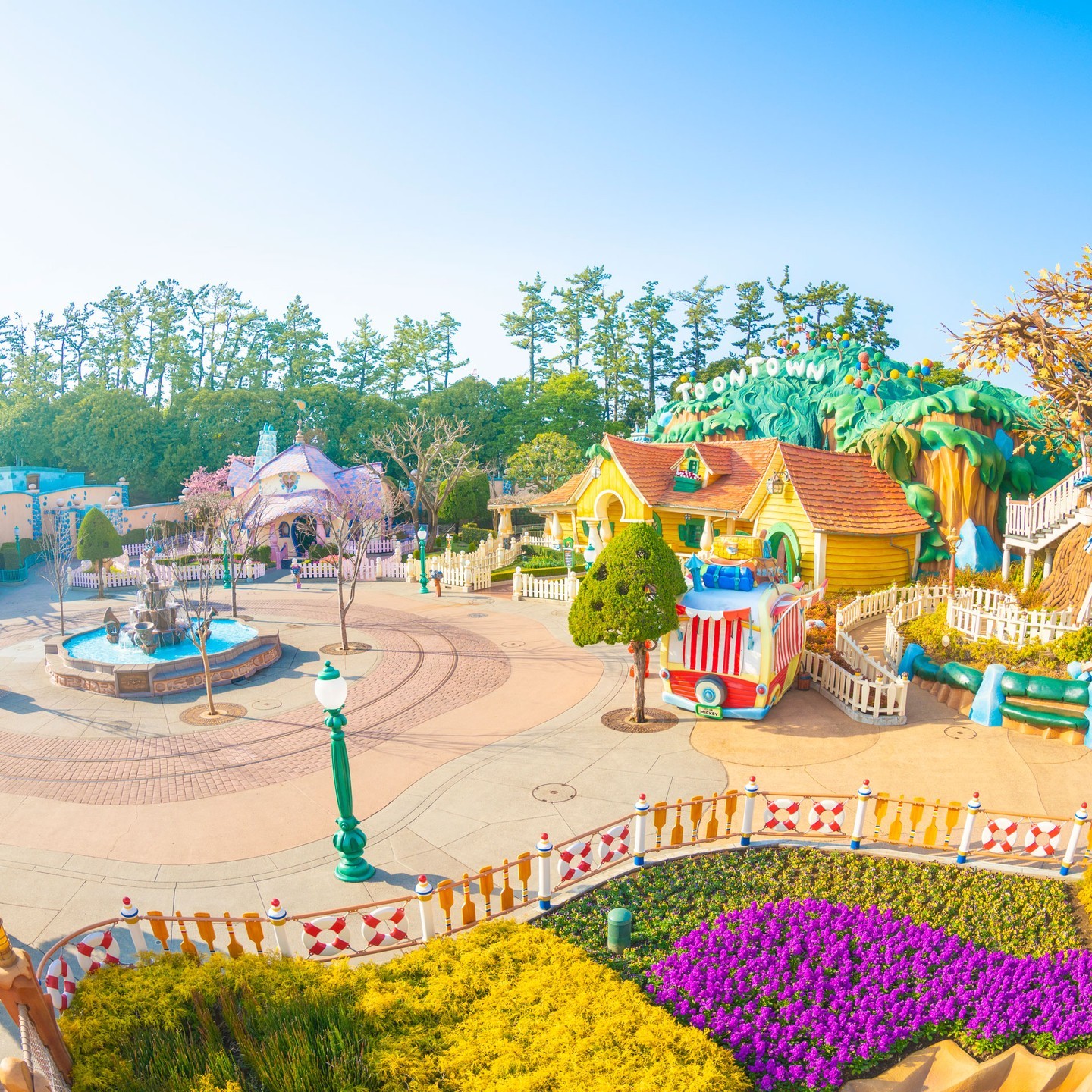 image of Let's be a member of the Toontown!
あなたもトゥーンタウンの住人に！？
#toontown...