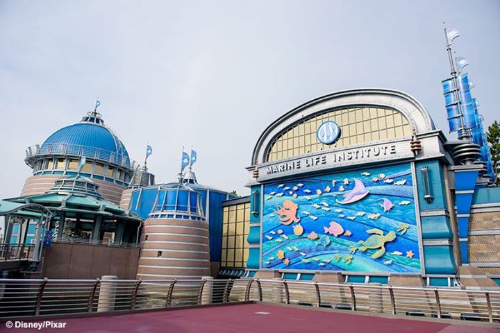 【科学や自然を、身近に感じて…。】東京ディズニーシーにある海洋生物研究所では、最新技術を使った海底探索の旅へ出発することができます。乗り込むのは魚の形の潜水艇、シーライダー。...のイメージ