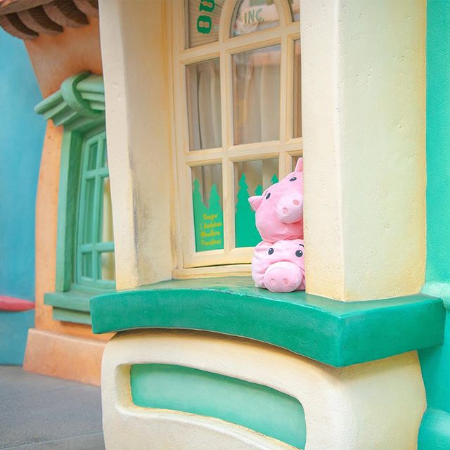 Who loves Hamm!?視線を感じる…!?#toontown #tokyodisneyland #tokyodisneyresort #toystory...のイメージ