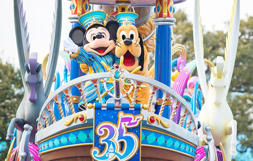 【ある日の一枚】ゲストのみなさんに会えてとってもうれしそうな二人♪#ドリーミングアップ は3月25日(月)までスペシャルバージョンで公演中。#東京ディズニーリゾート35周年...のイメージ